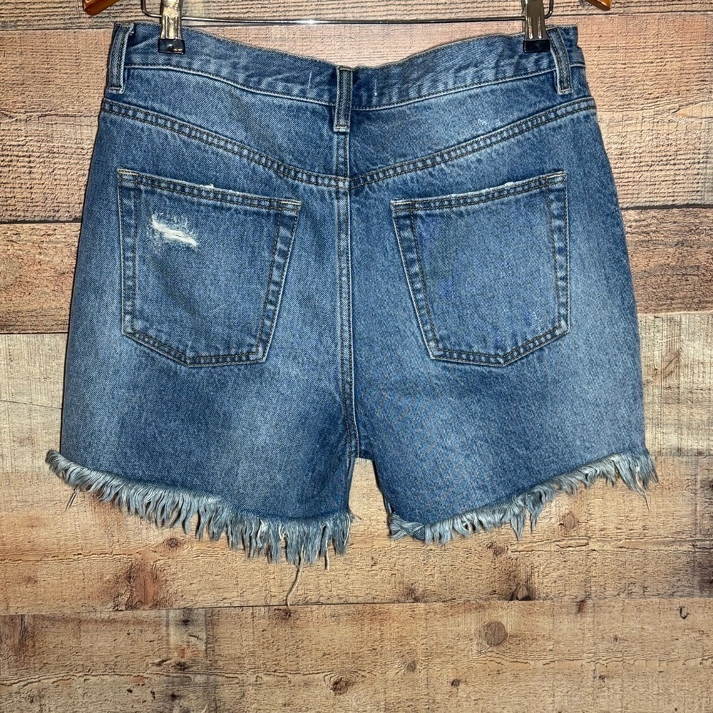 We the Free Women’s size 28 Raw Hem Denim Shorts - Picture 2 of 11